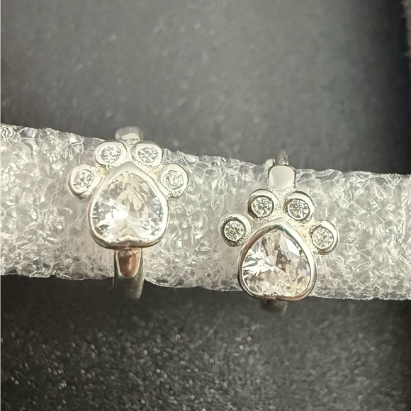 Mini paws earring - Picture 2 of 5